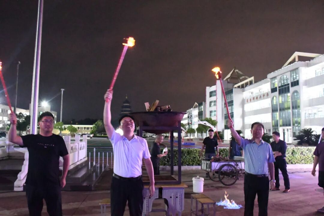 文通中学2025级初一新生“少年军校”活动之篝火晚会